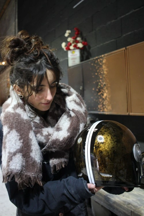 Laura Chaminade, carrossière artistique fondatrice de Car Art's Garage Loft à Pont-du-Casse, devise Rien n'est impossible