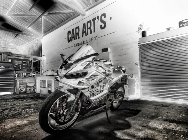 Moto Sportive avant préparation custom
